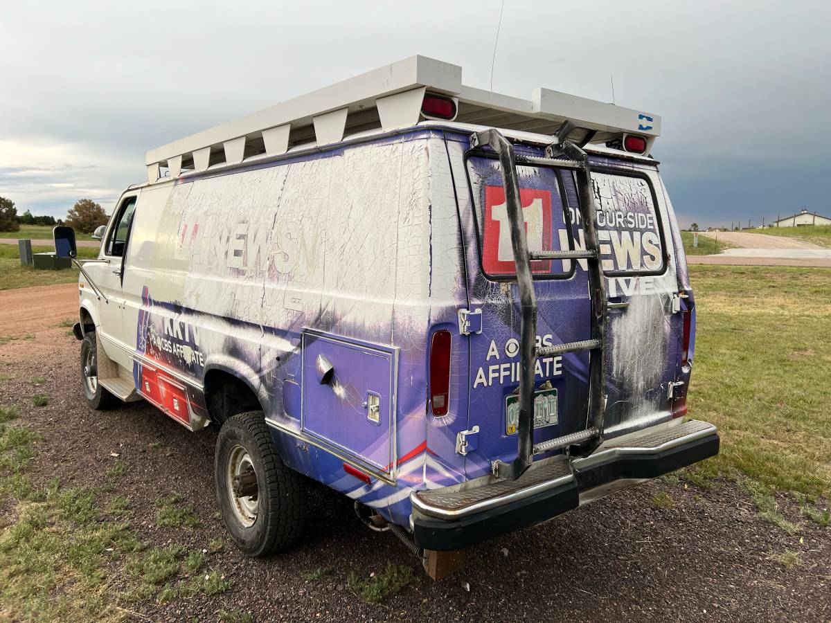 Ford-E350-van-1991-white-5