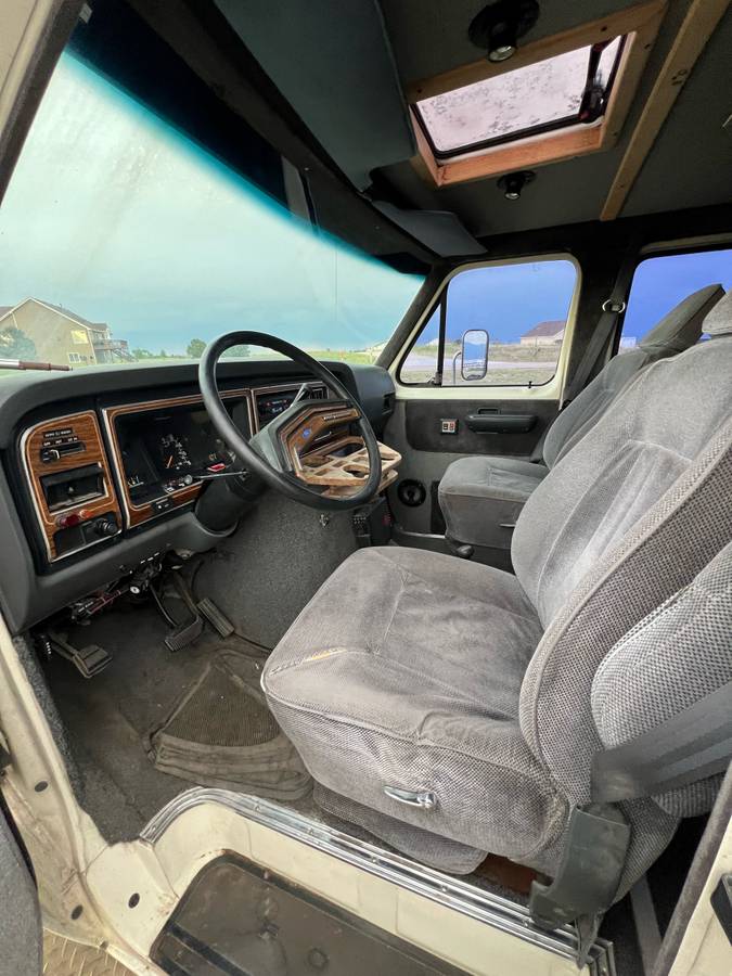Ford-E350-van-1991-white-6