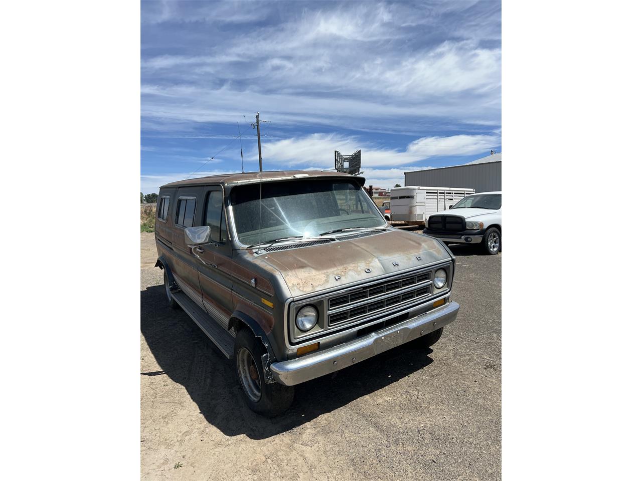 Ford-Econoline-1977-Pantene-Beige-3