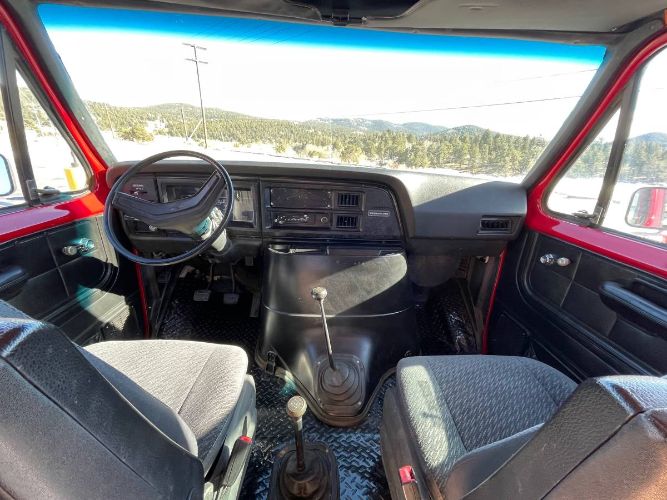 Ford-Econoline-1981-Red-1