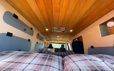 Ford-Econoline-1981-Red-11