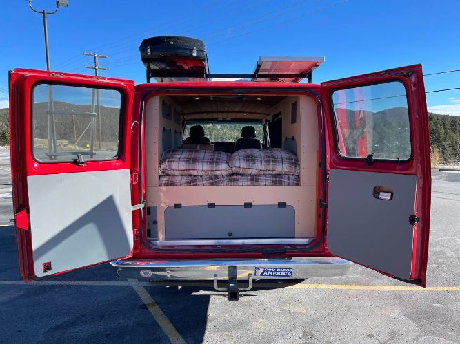 Ford-Econoline-1981-Red-16