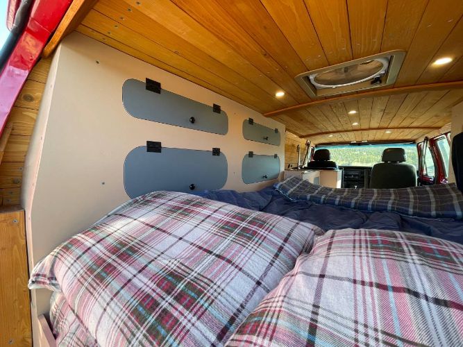 Ford-Econoline-1981-Red-17