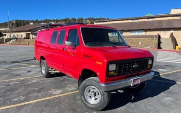 Ford-Econoline-1981-Red-21