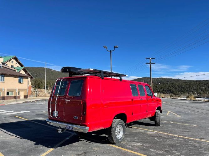 Ford-Econoline-1981-Red-22