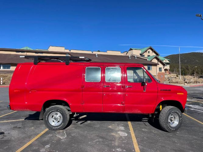 Ford-Econoline-1981-Red-23