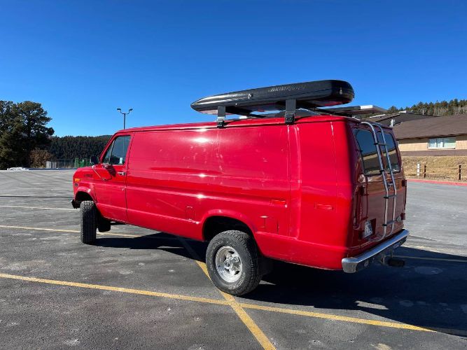 Ford-Econoline-1981-Red-5