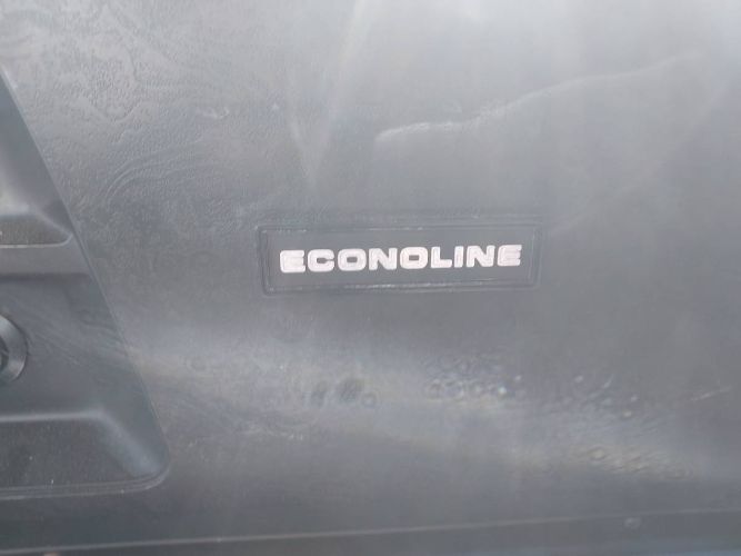 Ford-Econoline-1981-White-1