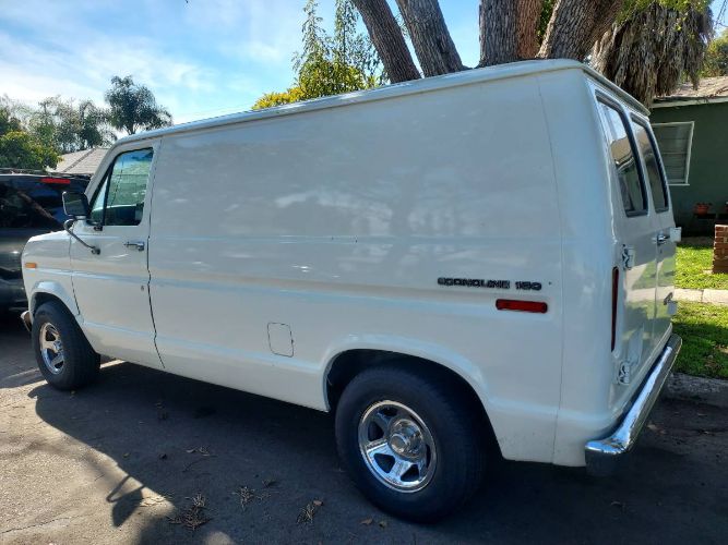 Ford-Econoline-1981-White-10