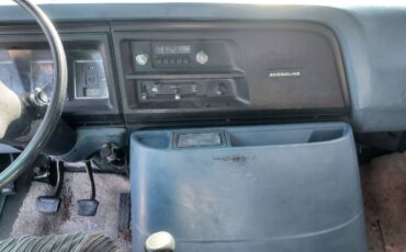 Ford-Econoline-1981-White-2