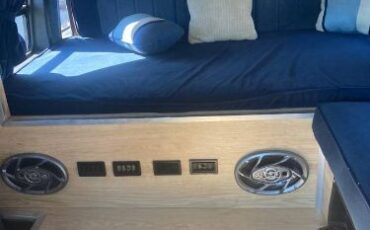Ford-Econoline-1983-Black-2