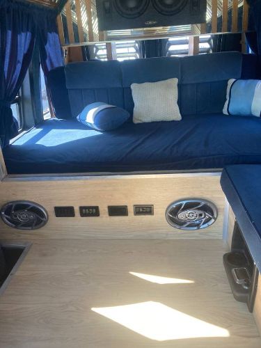 Ford-Econoline-1983-Black-2