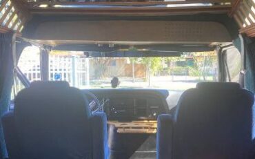 Ford-Econoline-1983-Black-3