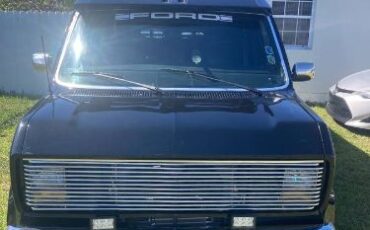 Ford-Econoline-1983-Black