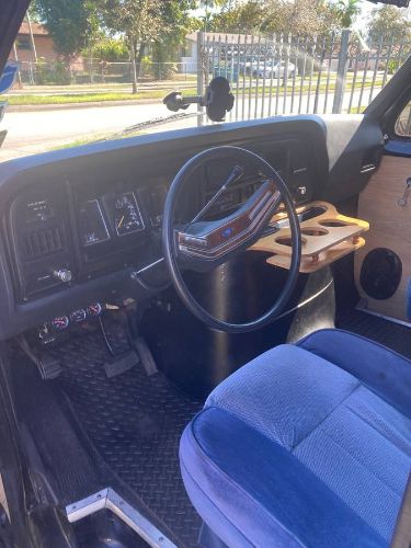 Ford-Econoline-1983-Black-4