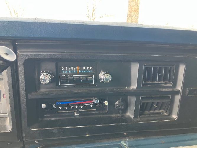 Ford-Econoline-1984-BlueWhite-Blue-Leather-2