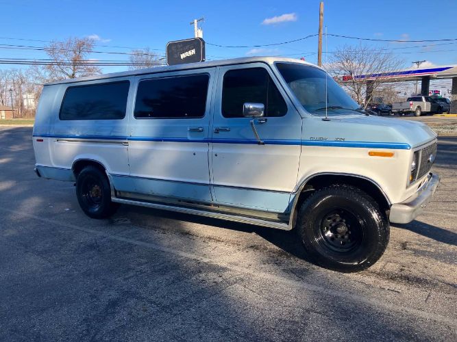 Ford-Econoline-1984-BlueWhite-Blue-Leather-5