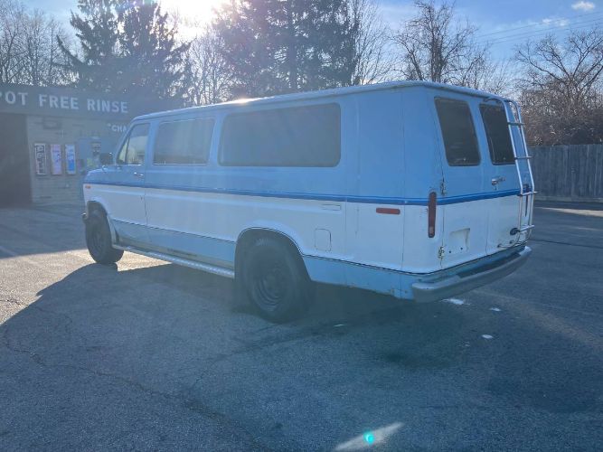 Ford-Econoline-1984-BlueWhite-Blue-Leather-8