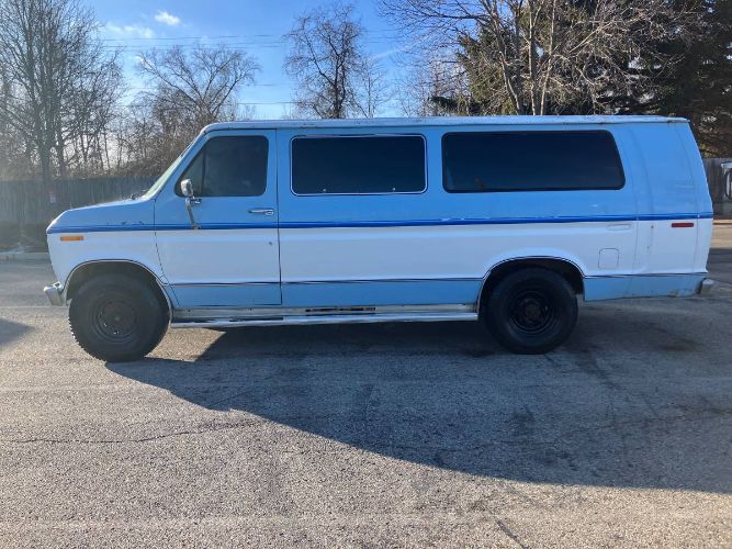 Ford-Econoline-1984-BlueWhite-Blue-Leather-9
