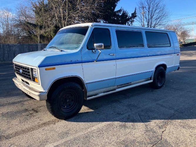 Ford-Econoline-1984-BlueWhite-Blue-Leather