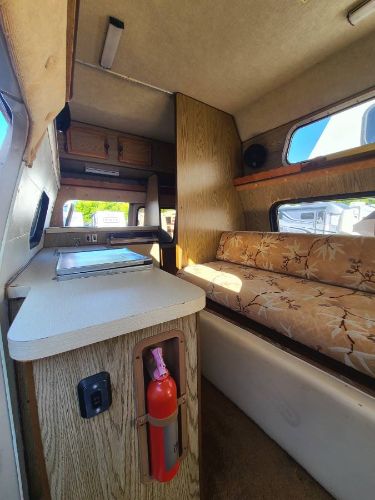 Ford-Econoline-1985-5