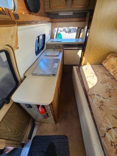 Ford-Econoline-1985-9