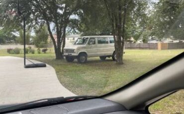 Ford-Econoline-1986-White-10