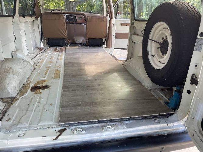 Ford-Econoline-1986-White-8