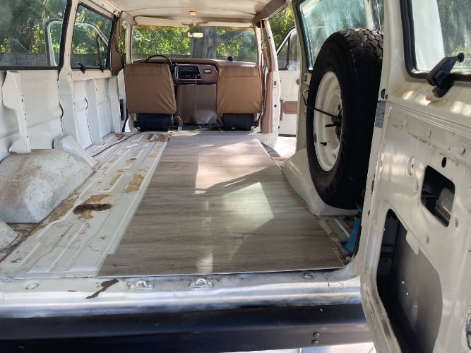 Ford-Econoline-1986-White-9