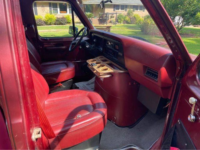 Ford-Econoline-1987-Red-1