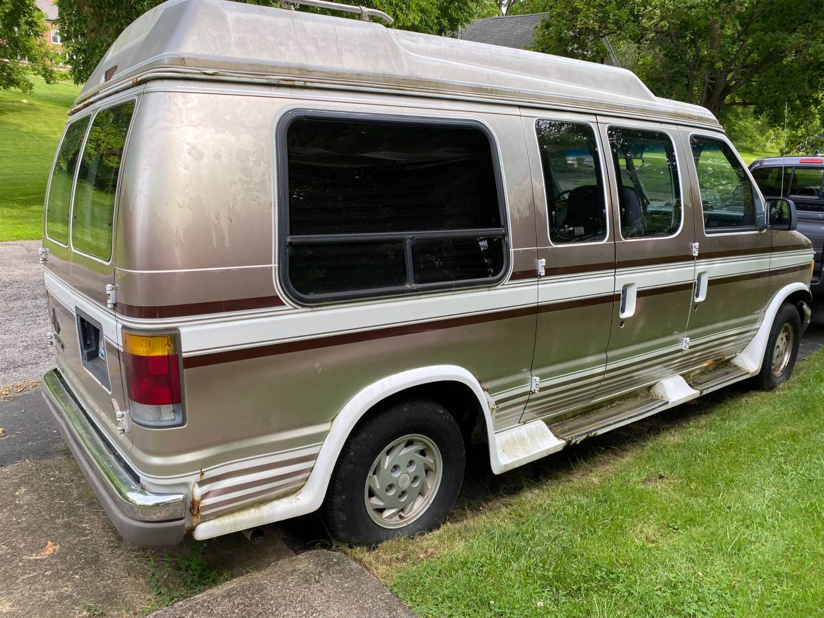 Ford-Econoline-1992-brown-1