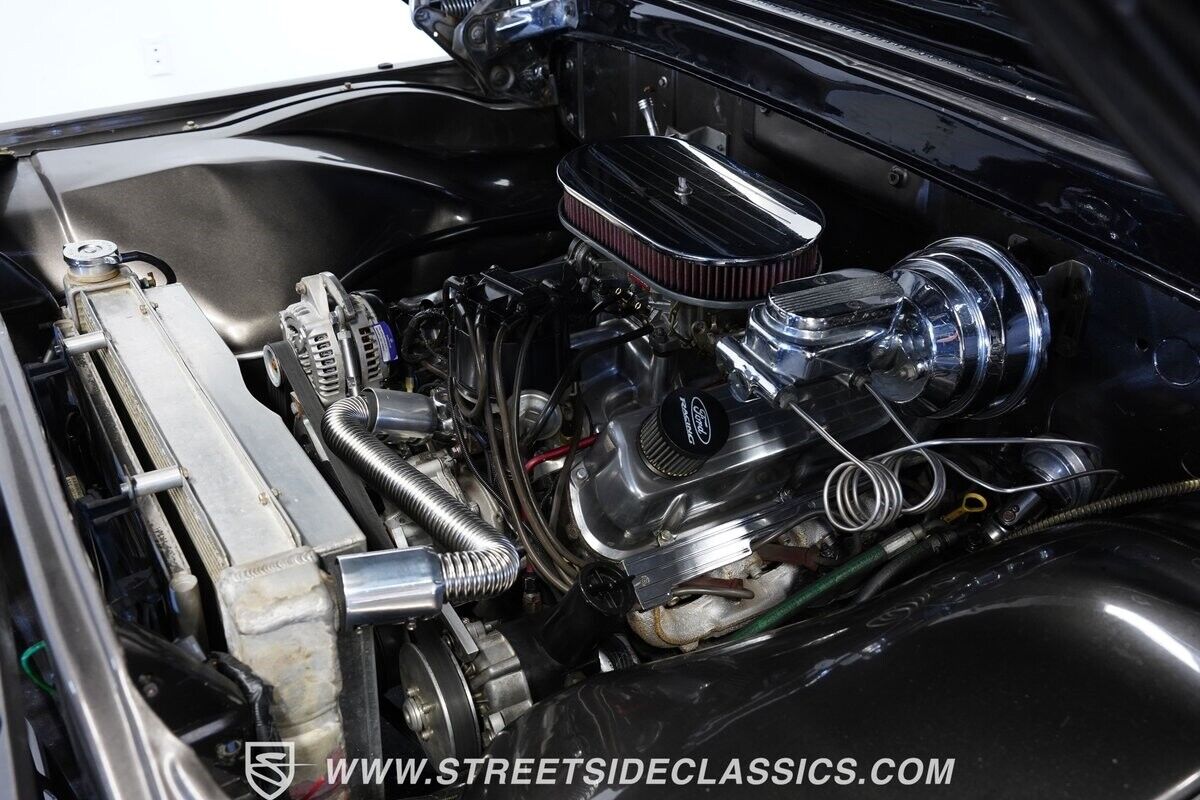 Ford-F-100-1965-Pickup-Truck-30
