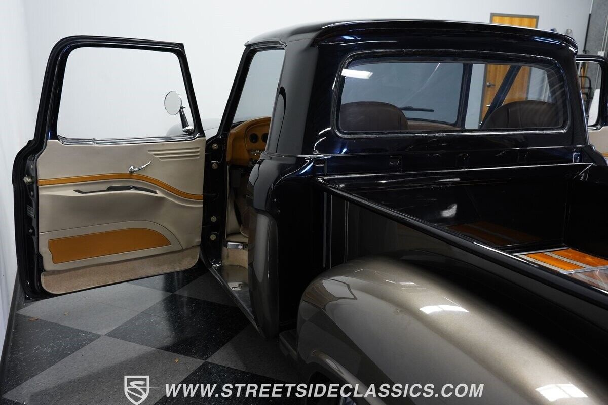 Ford-F-100-1965-Pickup-Truck-32