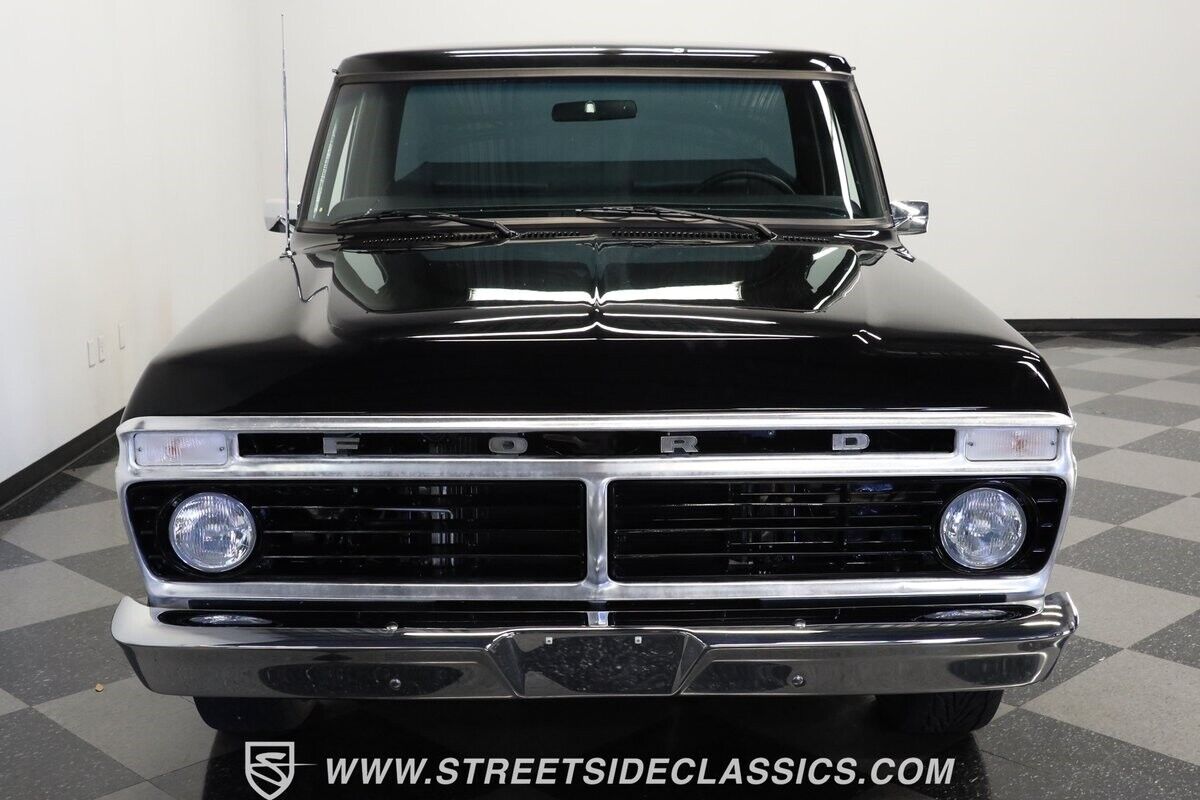 Ford-F-100-1975-Pickup-Truck-15