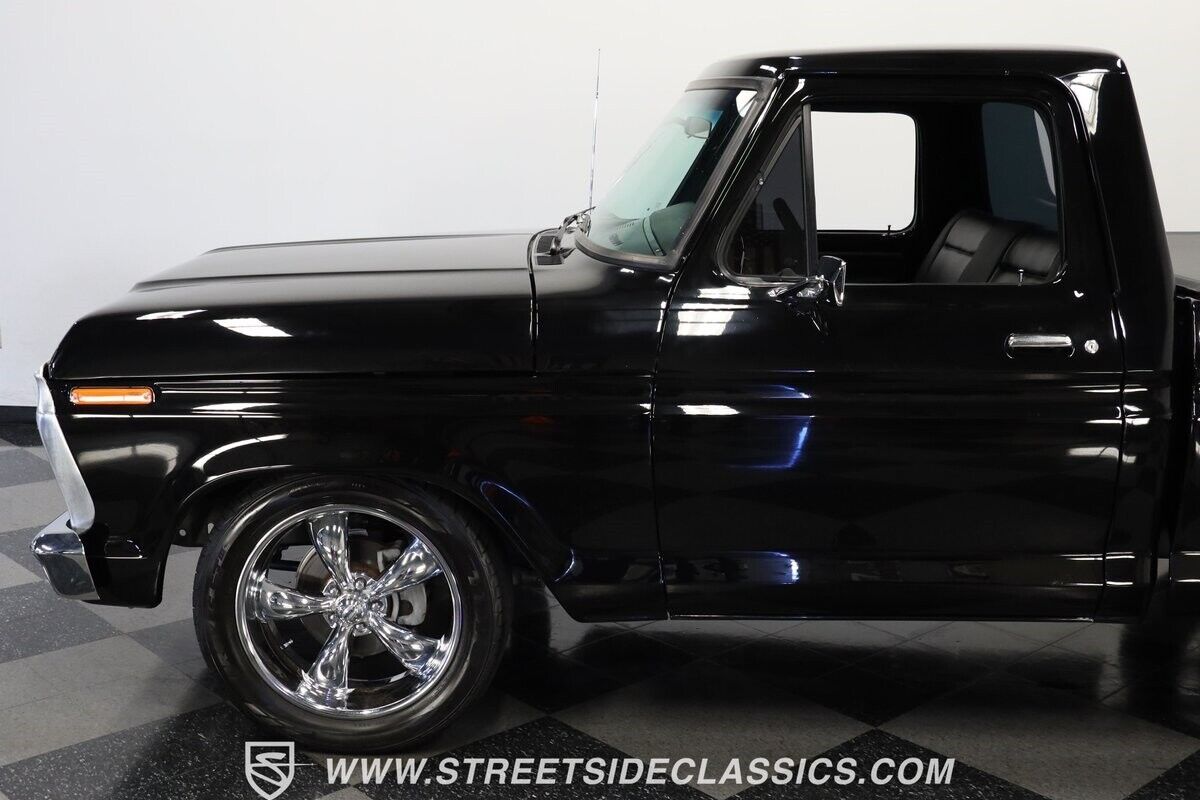 Ford-F-100-1975-Pickup-Truck-22