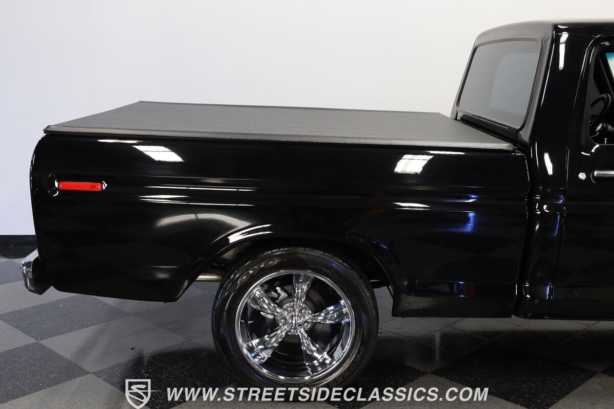 Ford-F-100-1975-Pickup-Truck-27