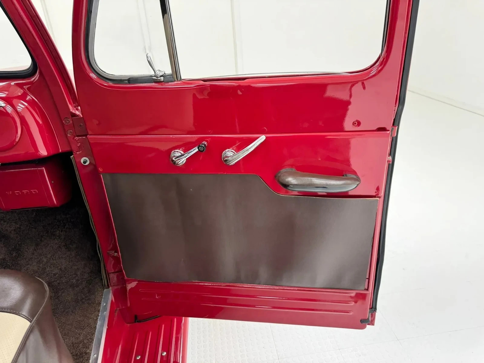 Ford-F-150-1952-Standard-Cab-Pickup-30