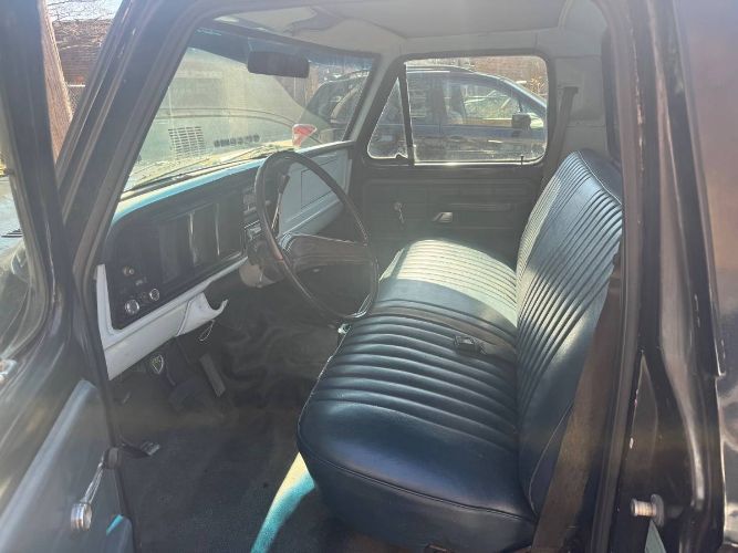 Ford-F-150-1976-Black-4