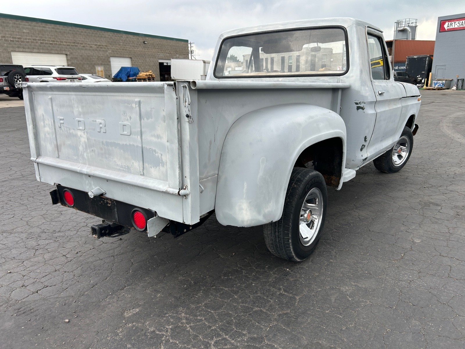 Ford-F-150-1976-Standard-Cab-Pickup-3