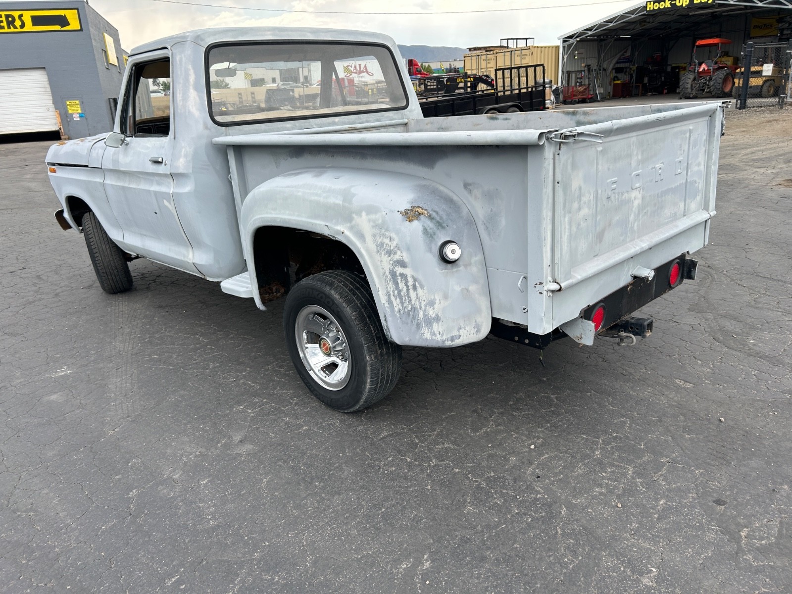 Ford-F-150-1976-Standard-Cab-Pickup-4