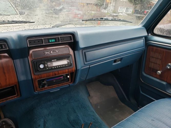 Ford-F-150-1983-5