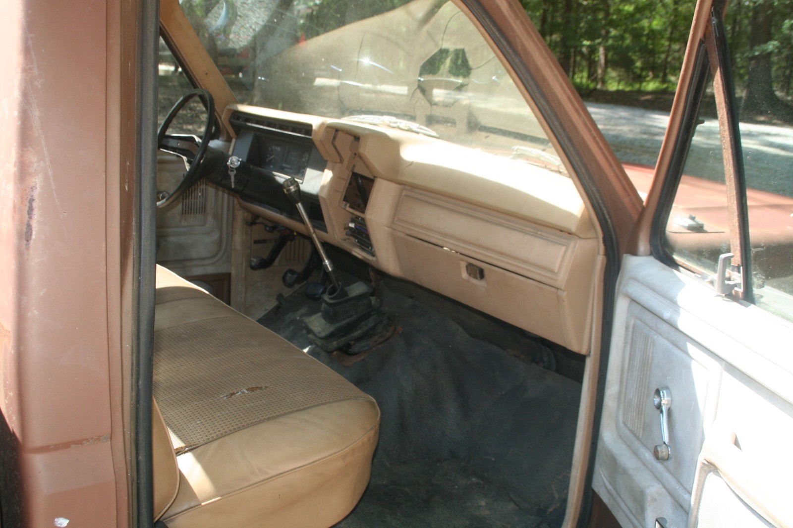 Ford-F-150-1985-Standard-Cab-Pickup-10