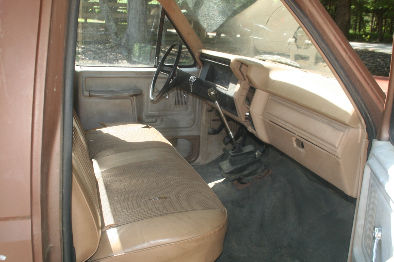 Ford-F-150-1985-Standard-Cab-Pickup-12