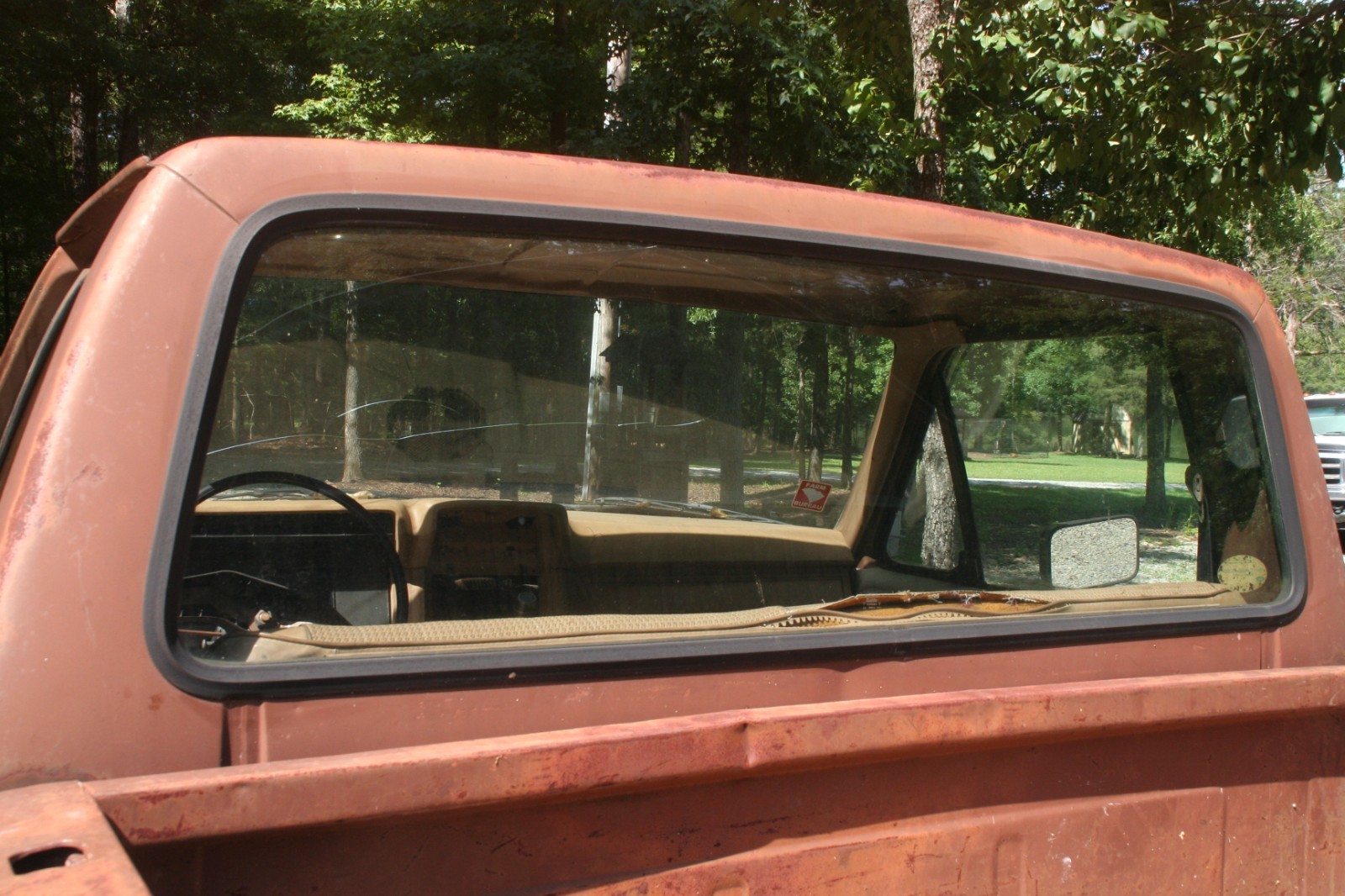 Ford-F-150-1985-Standard-Cab-Pickup-13