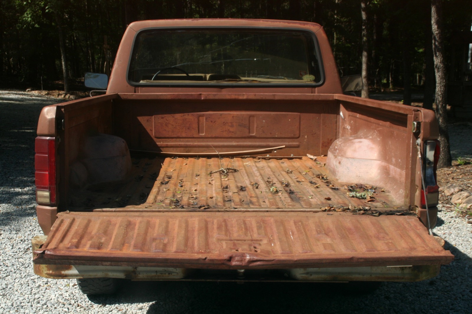 Ford-F-150-1985-Standard-Cab-Pickup-15