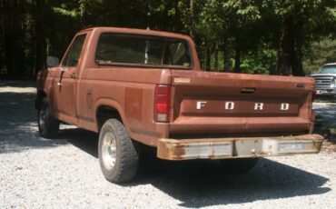 Ford-F-150-1985-Standard-Cab-Pickup-3