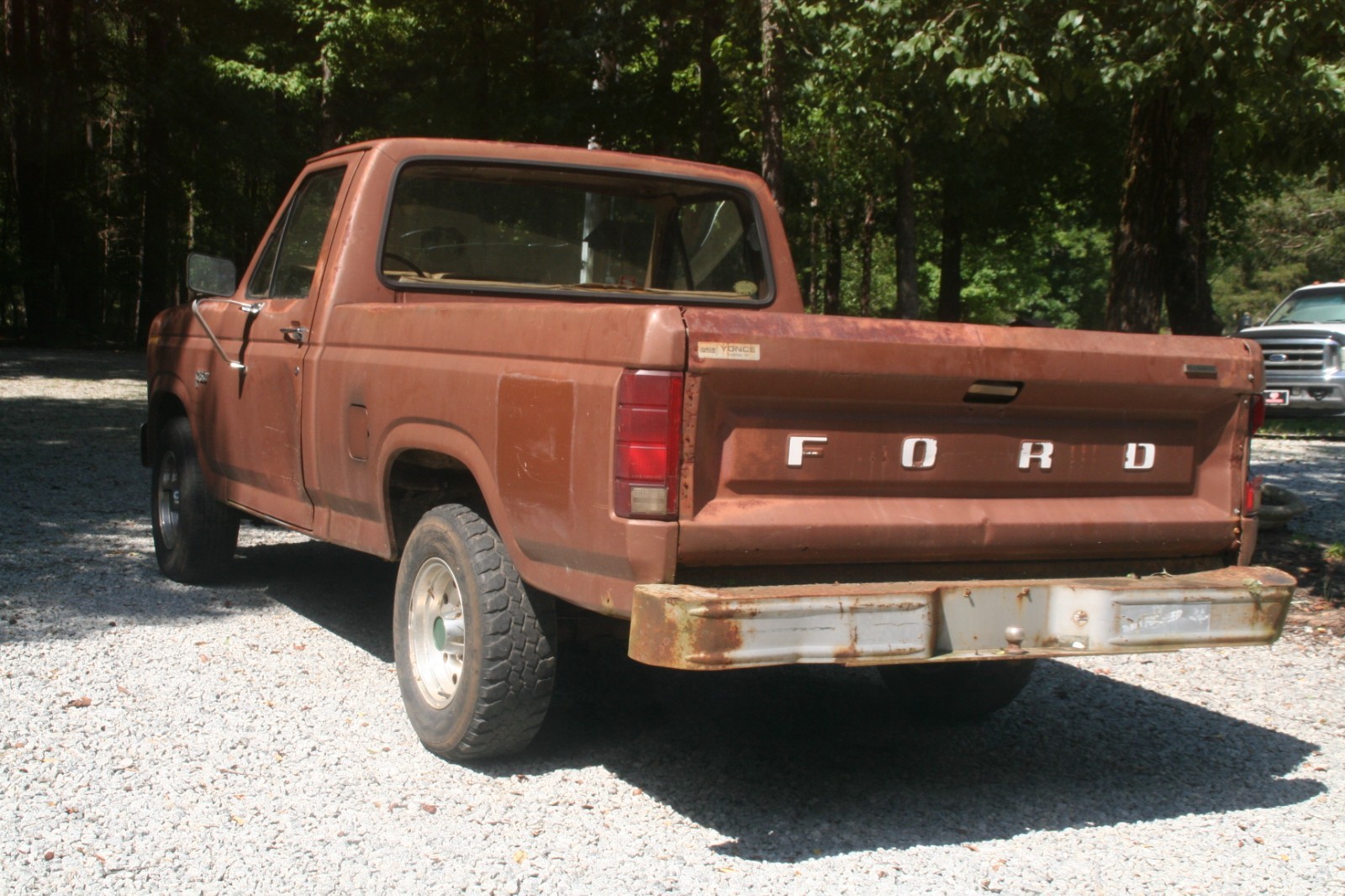 Ford-F-150-1985-Standard-Cab-Pickup-3