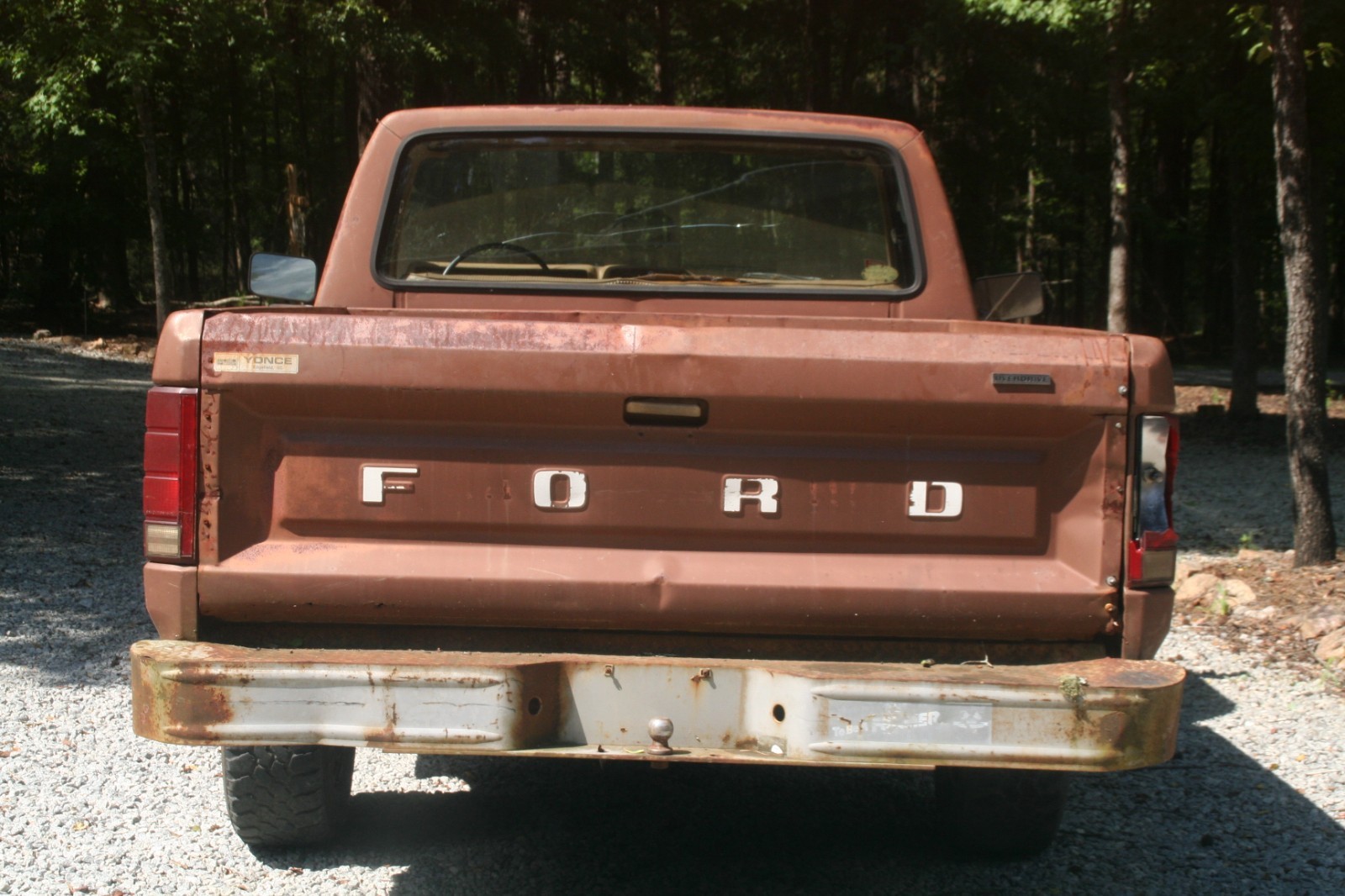 Ford-F-150-1985-Standard-Cab-Pickup-4
