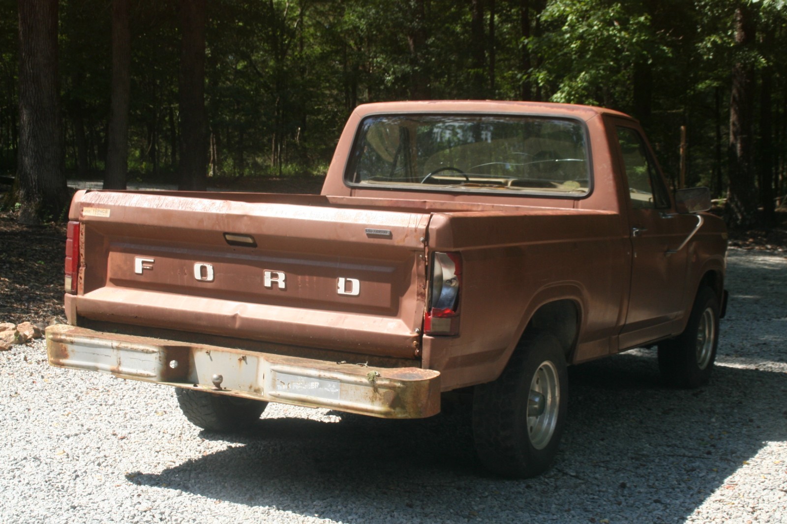 Ford-F-150-1985-Standard-Cab-Pickup-5