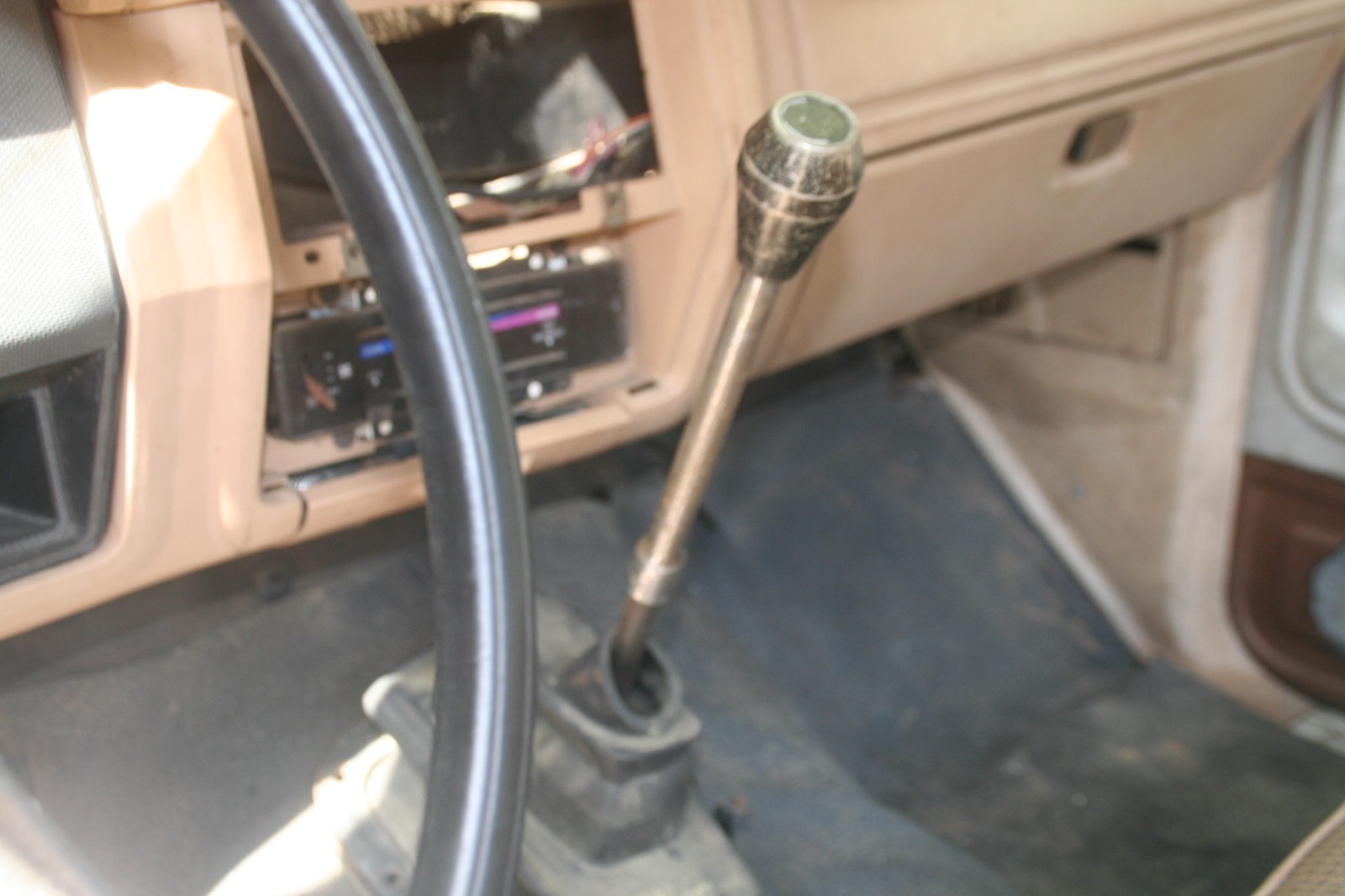 Ford-F-150-1985-Standard-Cab-Pickup-7